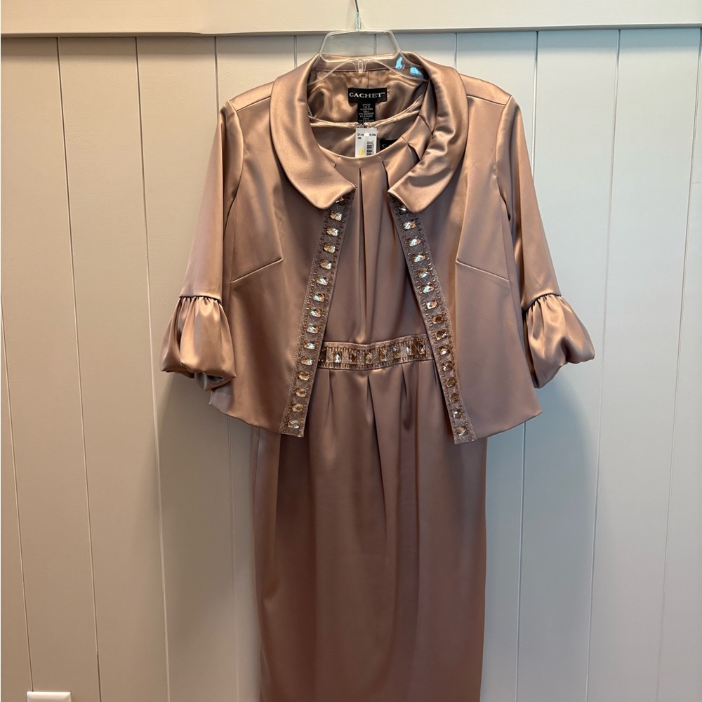 Cachet Taupe Ensemble